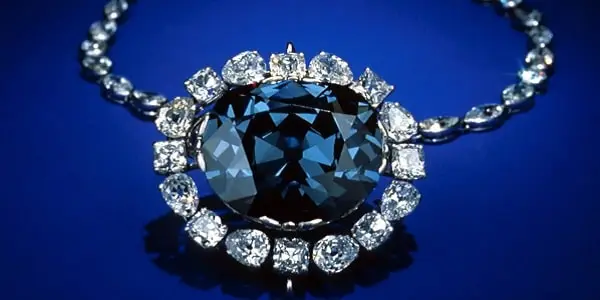 قیمت الماس های تاریخی بسیار بالا هستند و سنگ الماس خاص و قدیمی هستند
