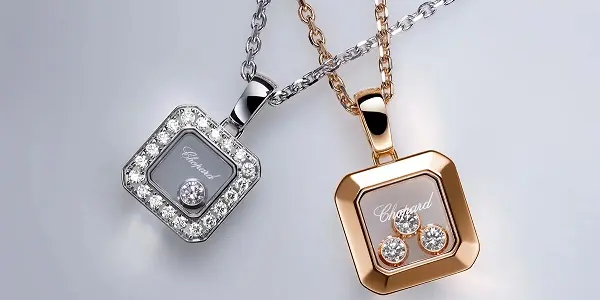 گردنبند های آویزی شوپارد با نام happy diamonds که الماس ها درون قاب پلاک آزادانه تکان می‌خورند و از معروف ترین جواهرات دنیا هستند