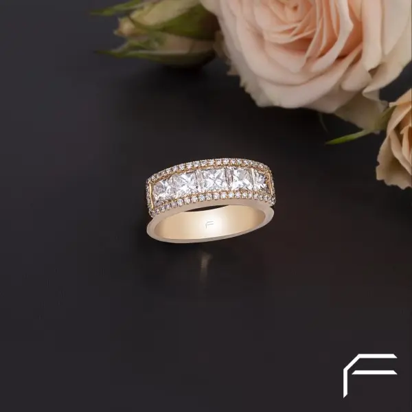 حلقه طلای زرد با الماس های اصل از جواهری فرخی