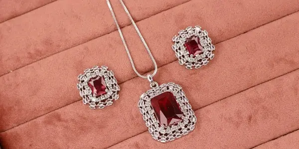 عکس نیم ست طلا و یاقوت سرخ - نیم ست گردنبند و گوشواره