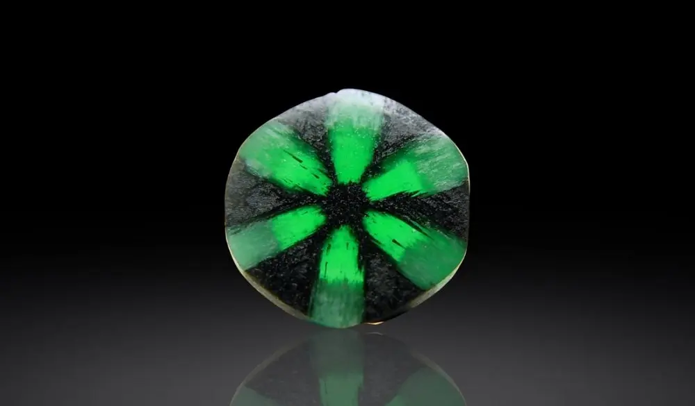 عکس زمرد تراپیشه اصل - عکس سنگ زمرد شش پر